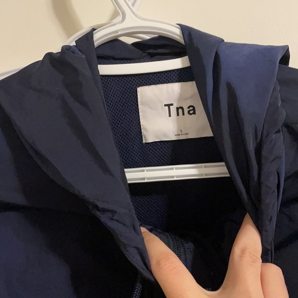 TNA rain/wind jacket in navy size L - Picture 2 of 2